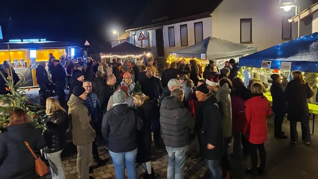 Weihnachtsmarkt rund um den Dorfladen im Advent 2025 – Aufnahme 2