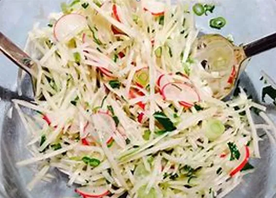 Warmer Kohlrabisalat mit Mozarella – Rezept des Monats Juli 2020